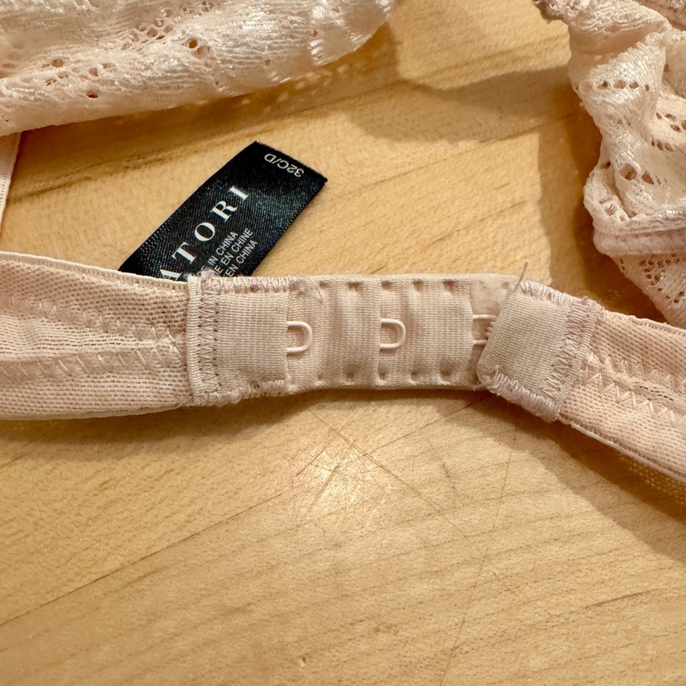 Natori Feathers convertible Bralette - Picture 6 of 6